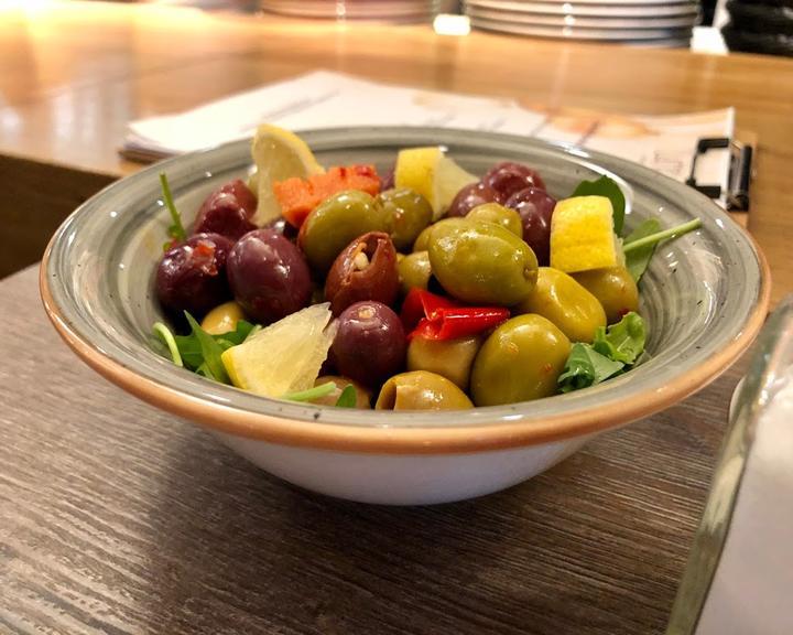 LATIF'S - Frontcooking & Bar