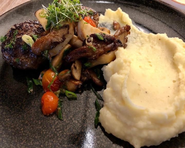 LATIF'S - Frontcooking & Bar