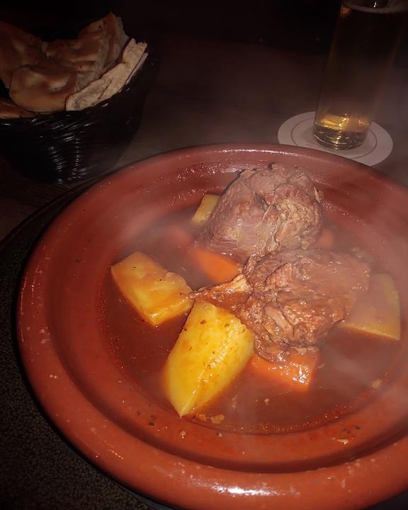 LATIF'S - Frontcooking & Bar