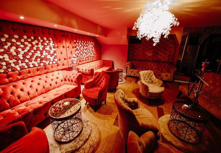 Flowers Lounge