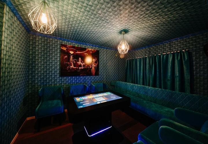 Flowers Lounge