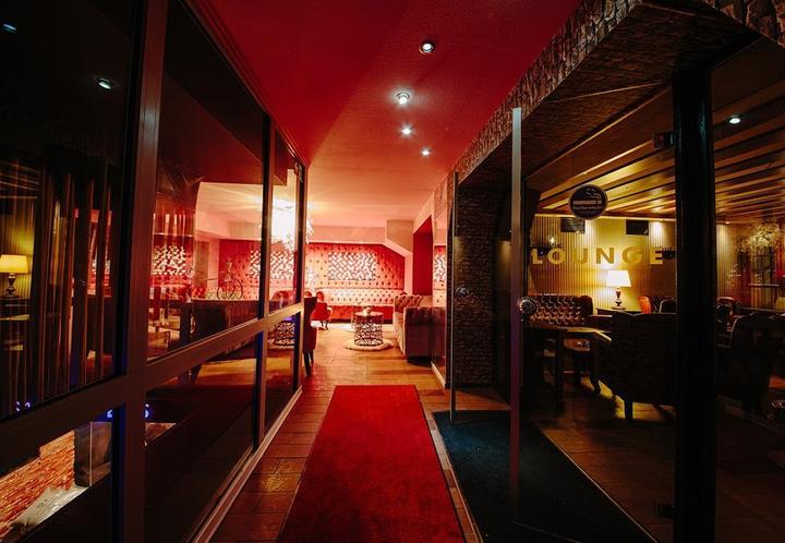 Flowers Lounge