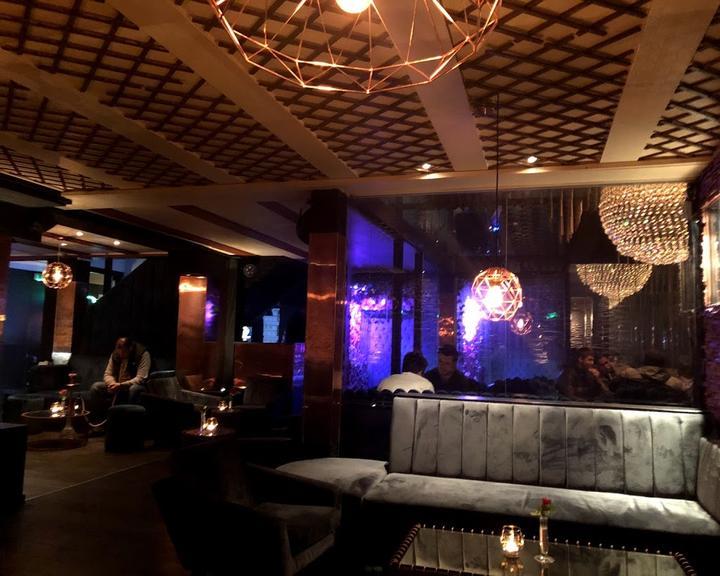 Flowers Lounge