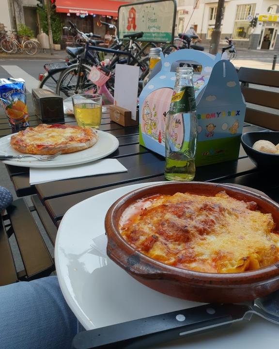 Pizzeria Piccola Essen & Trinken