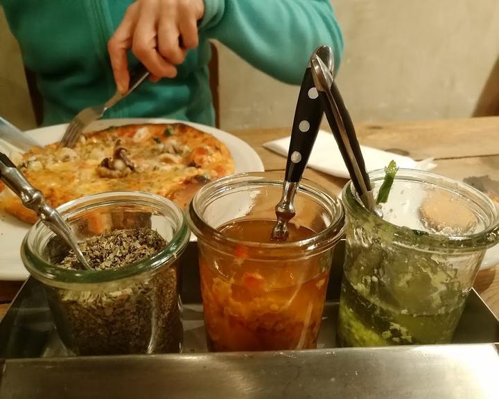 Pizzeria Piccola Essen & Trinken