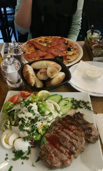 Pizzeria Piccola Essen & Trinken