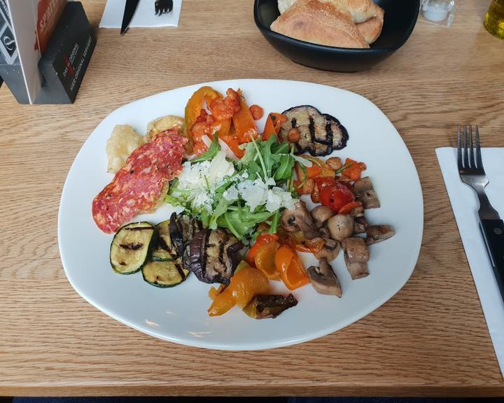 Pizzeria Piccola Essen & Trinken