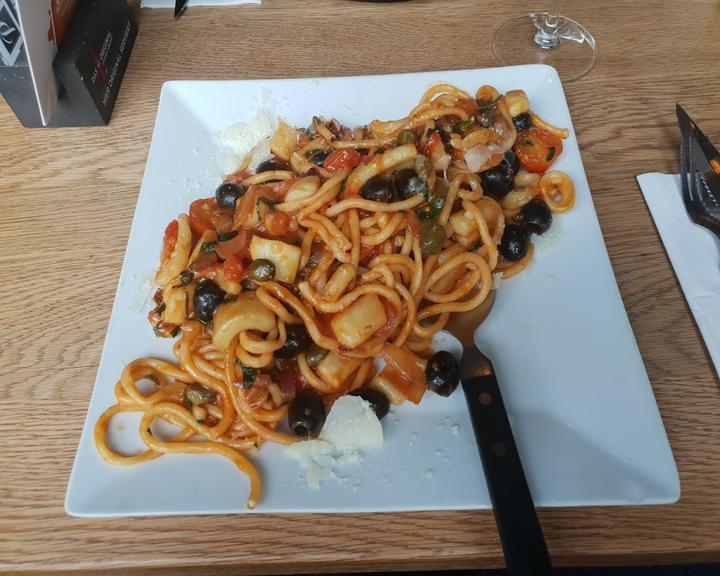 Pizzeria Piccola Essen & Trinken