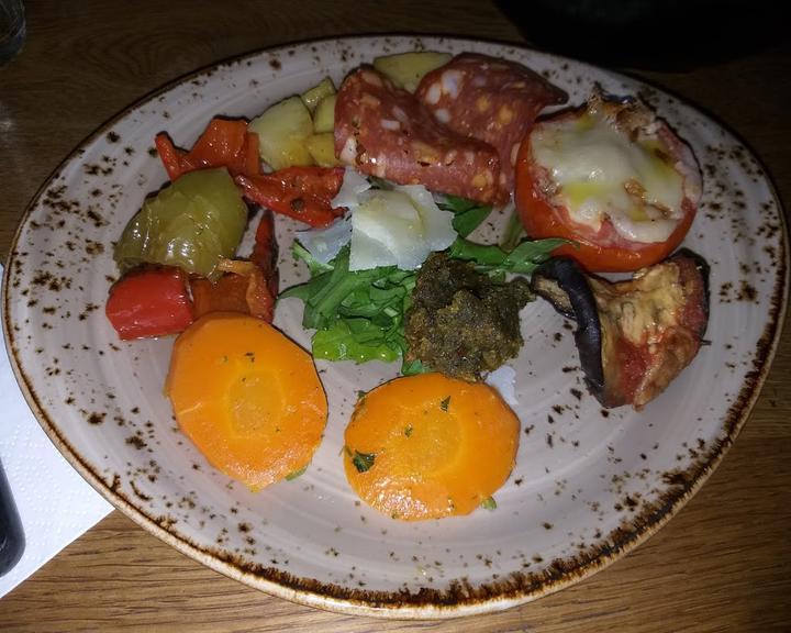 Pizzeria Piccola Essen & Trinken