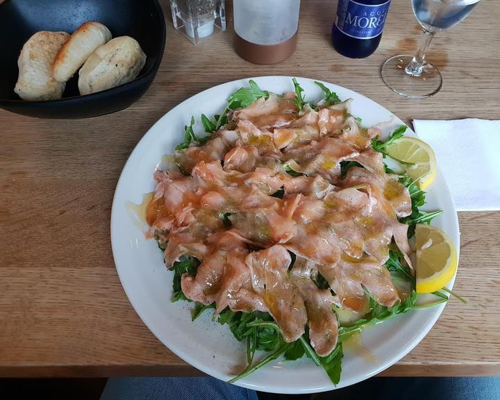 Pizzeria Piccola Essen & Trinken