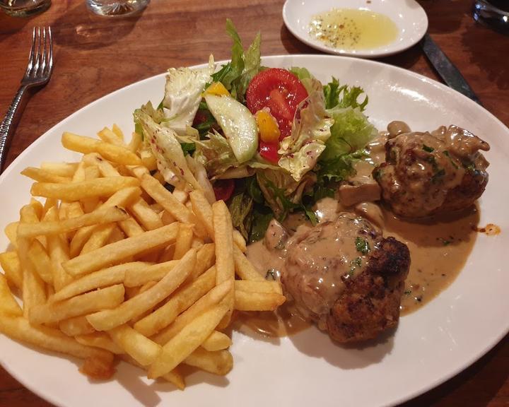 Riva Restaurant & Bar