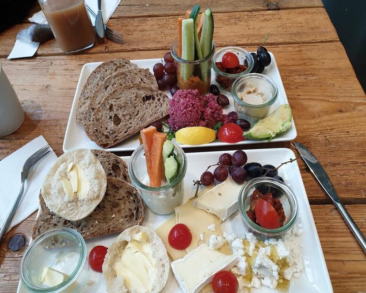 Little Green Rabbit - Unter den Linden