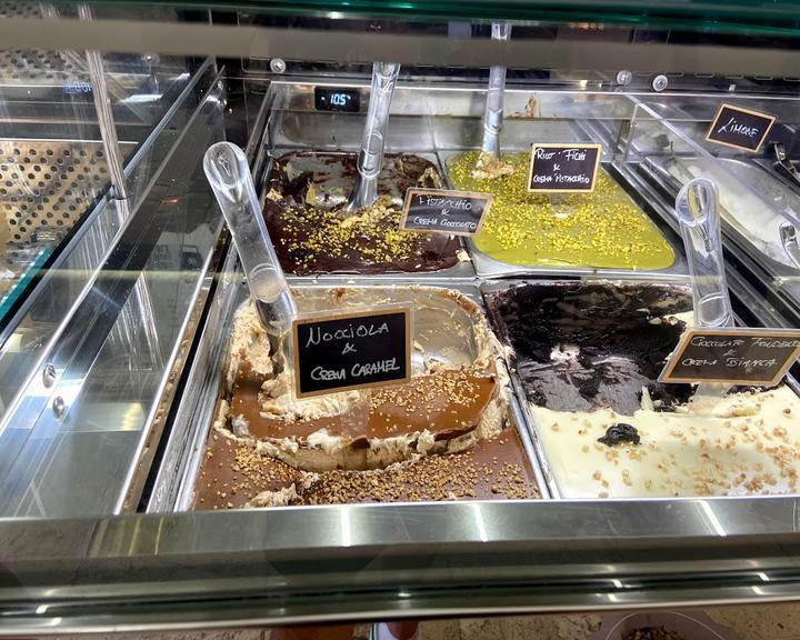 Celebre Bar I Caffe I Deli