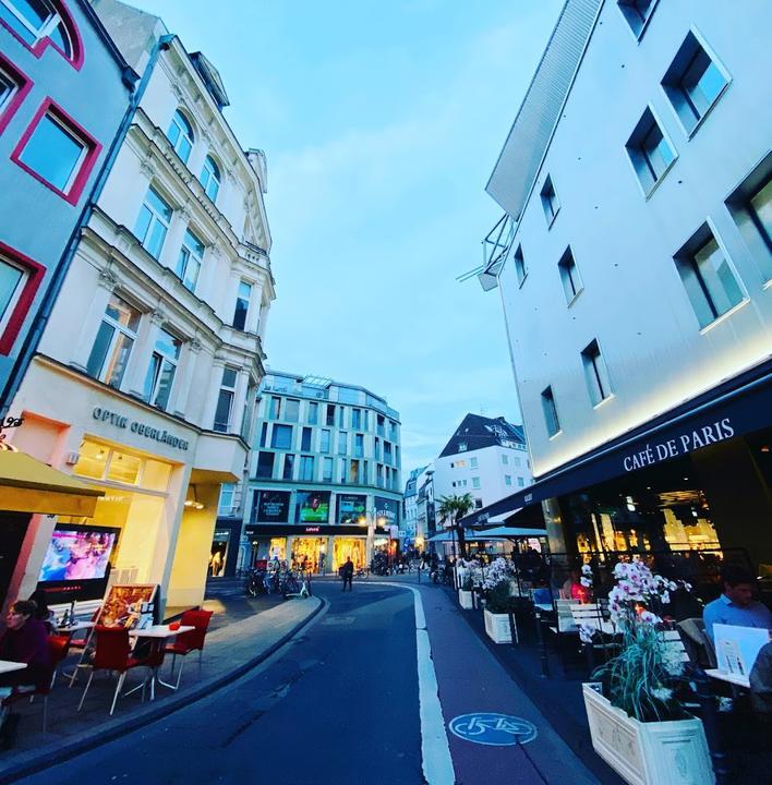 Cafe De Paris