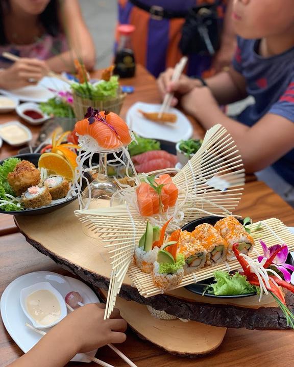 Sashimi Sushi Lounge