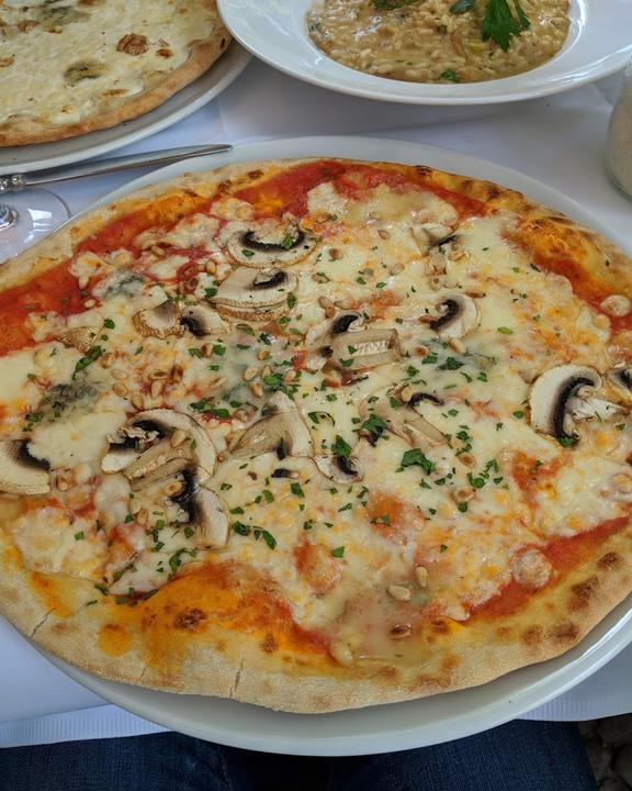 Petrocelli's Bar