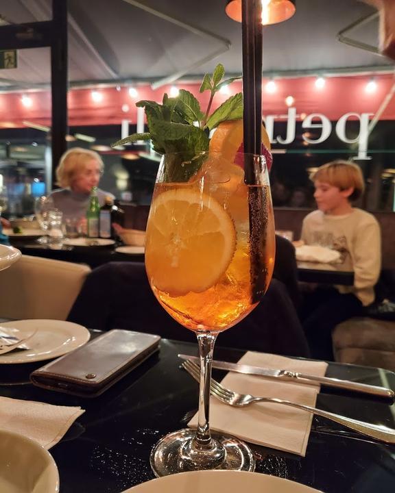 Petrocelli's Bar