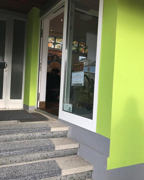 Nguyen Tien Sushi Bar & Asia Food
