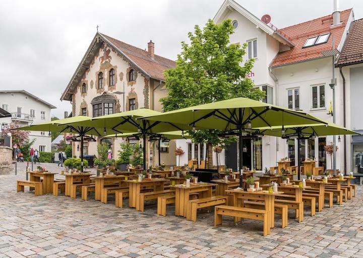 Hans im Gluck Burgergrill and Bar