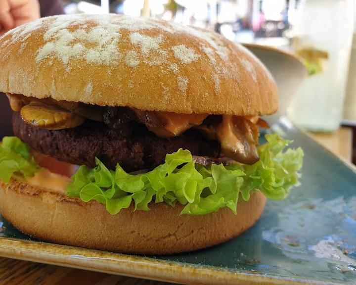 Hans im Gluck Burgergrill and Bar