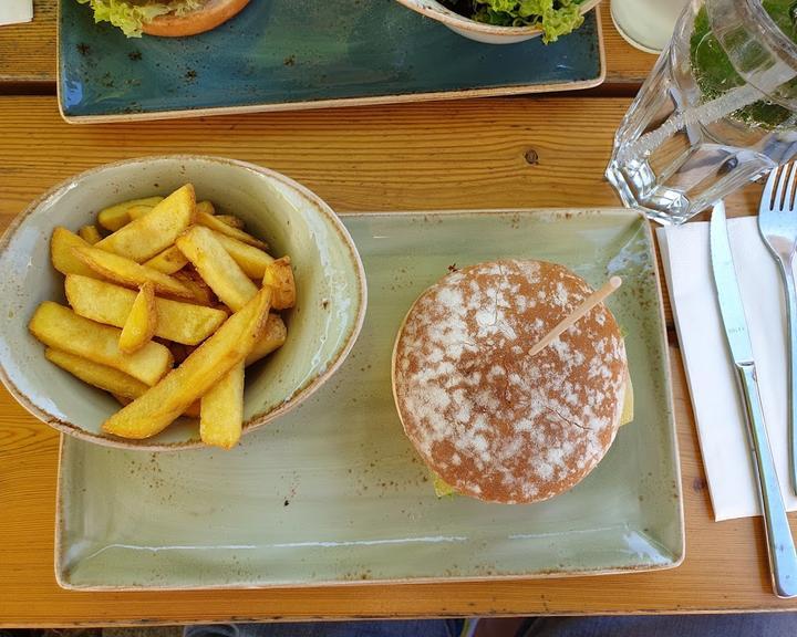 Hans im Gluck Burgergrill and Bar