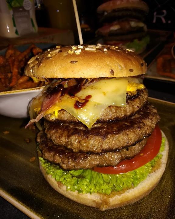 Hans im Gluck Burgergrill and Bar
