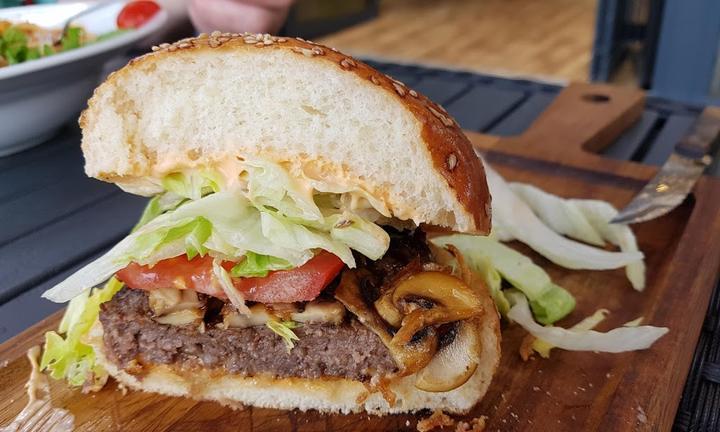 St. Pauli Burger & Noodlehouse
