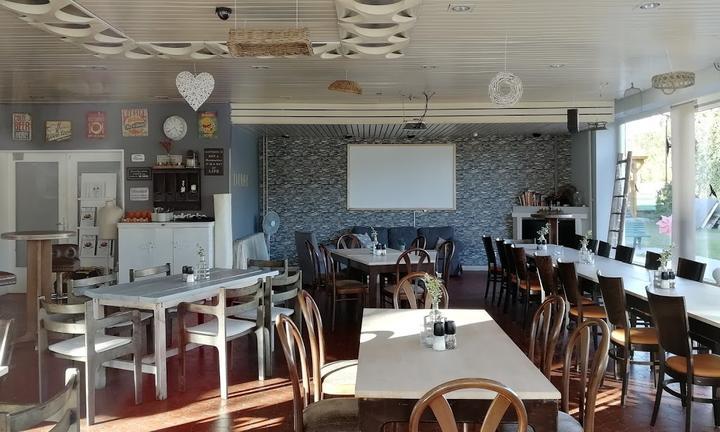 Roxie Bar Restaurant Cafe