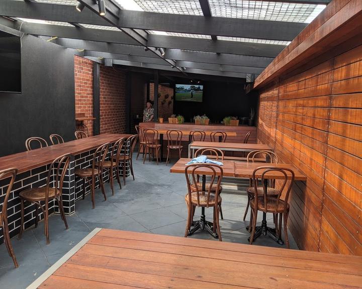 Brix Bar & Lounge