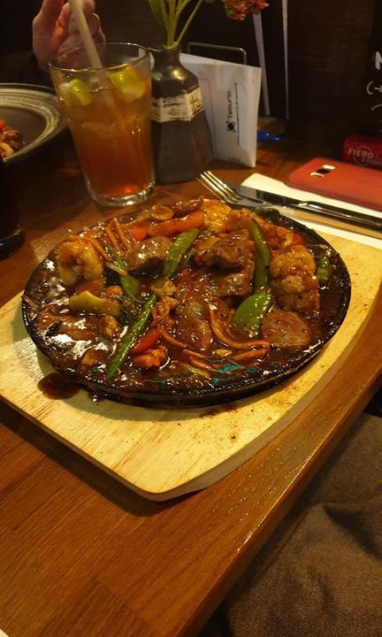 Duqu Lounge, Sushi + More