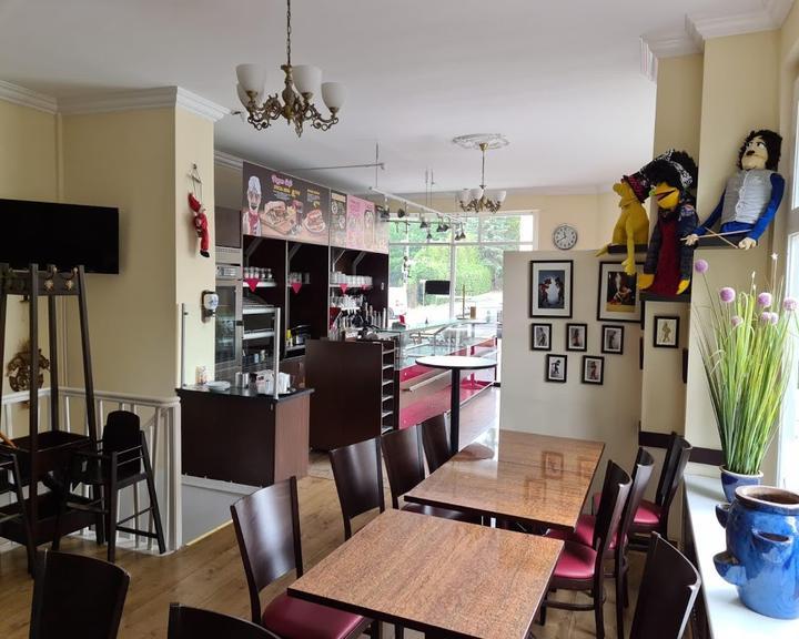 Puppen Cafe