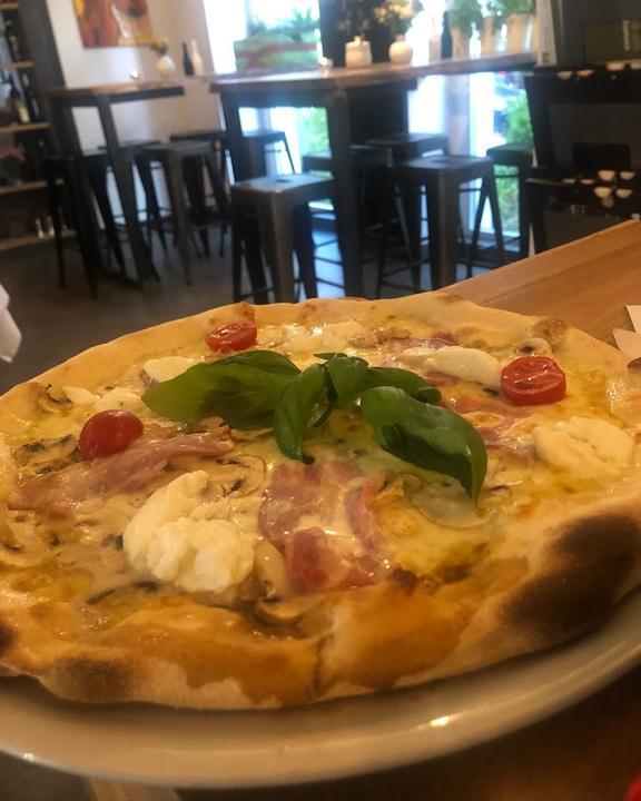 Momenti Di Vini Salumeria & Enoteca