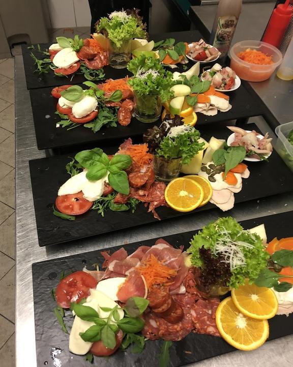 Momenti Di Vini Salumeria & Enoteca