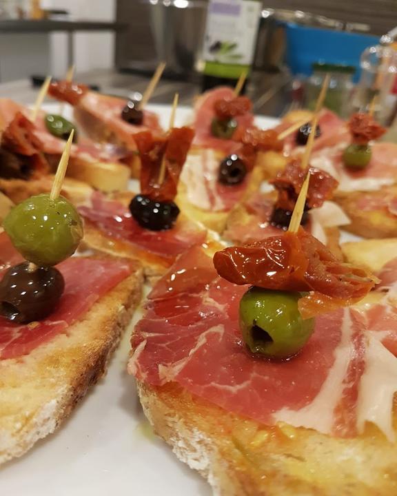 Momenti Di Vini Salumeria & Enoteca