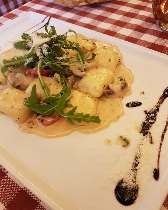 Momenti Di Vini Salumeria & Enoteca
