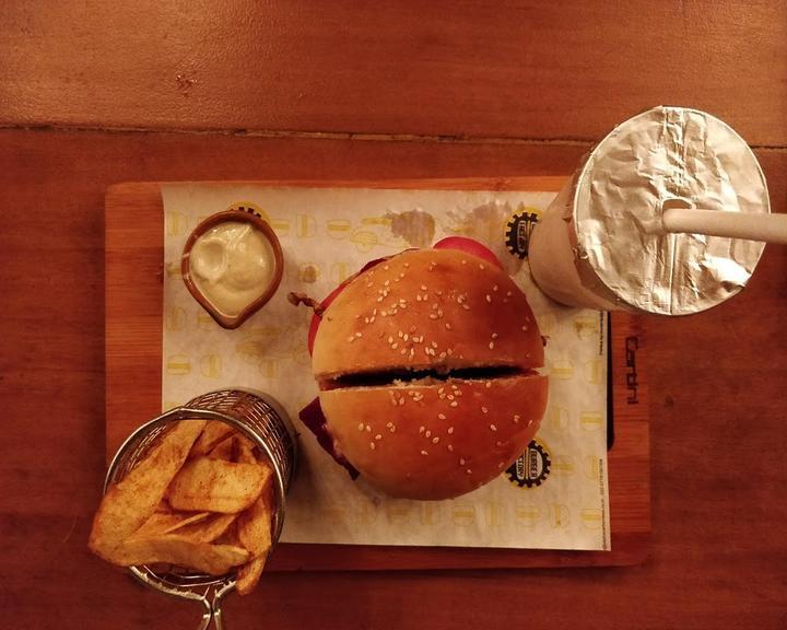 Burger & Fries Atelier