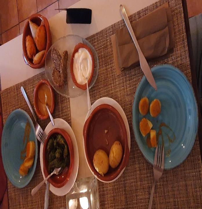 Los Amigos Cafe, Tapas, Bar