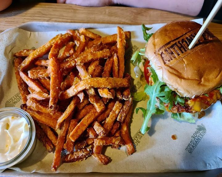 Anthony Bacon - Homemade Burger & Bar