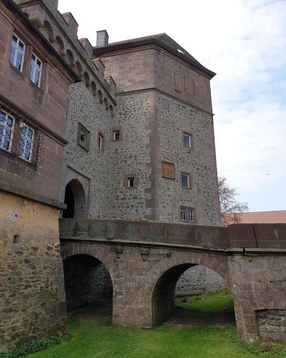 Burg Post