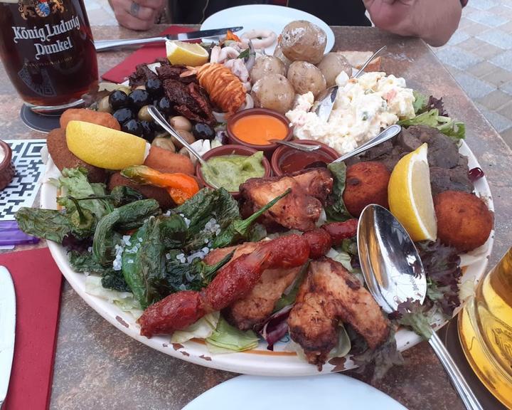 Tapas y Mas Tres