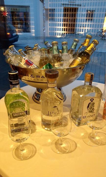 LUJAH Restaurant - Bar - Lounge