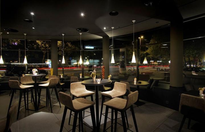 F8 Eight Bar & Lounge