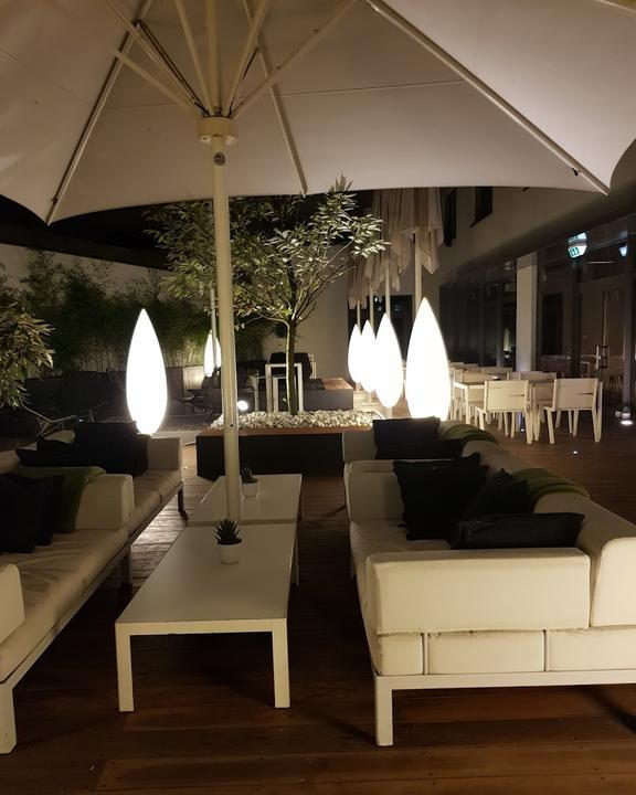 F8 Eight Bar & Lounge