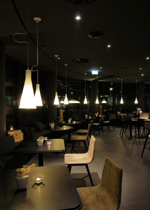 F8 Eight Bar & Lounge
