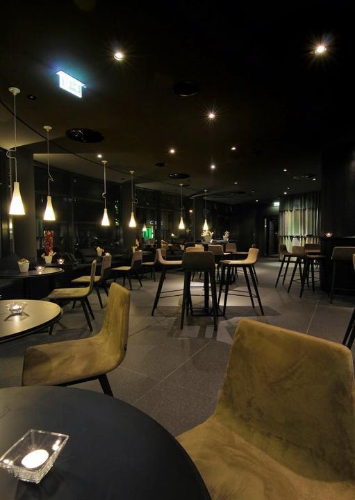 F8 Eight Bar & Lounge