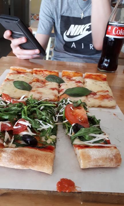 Pizza Delizia