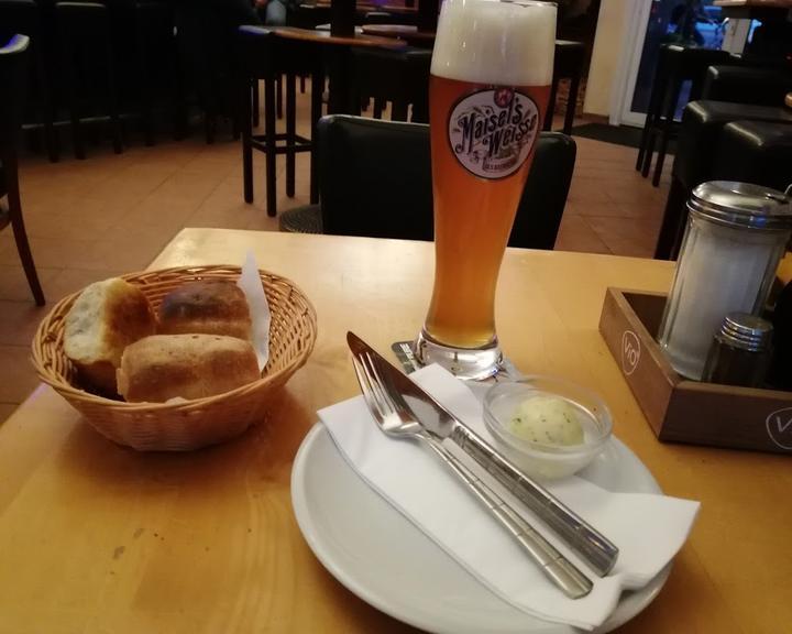 Maifeld Cafe-Bar-Restaurant