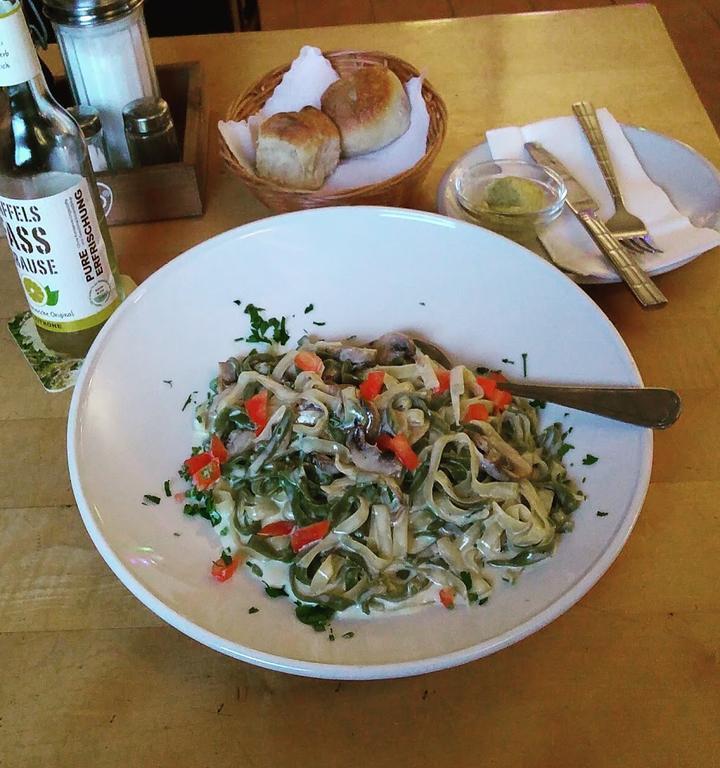 Maifeld Cafe-Bar-Restaurant