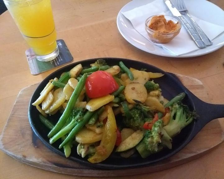 Maifeld Cafe-Bar-Restaurant