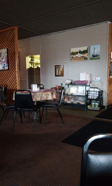 Lloyd's Bar & Restaurant